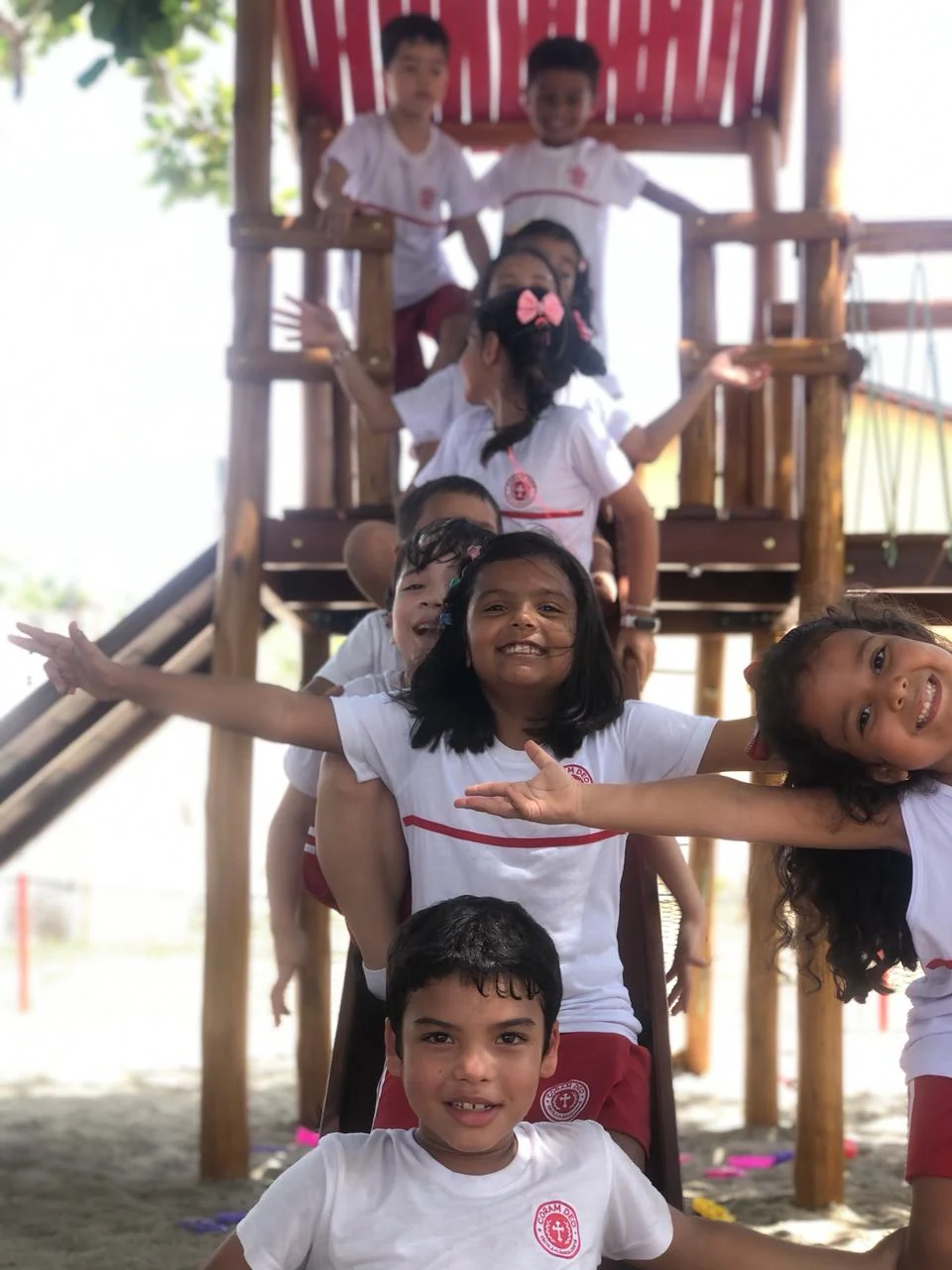 Brincadeiras no parque da escola