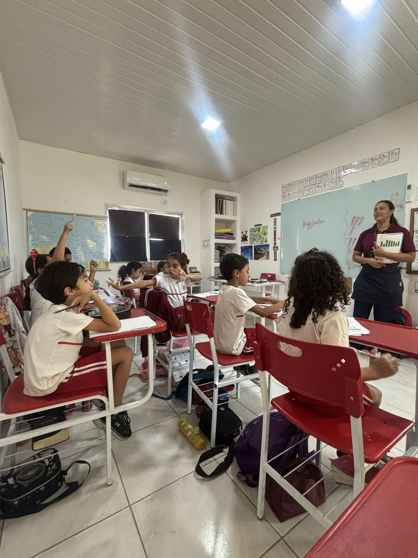 Aula com acompanhamento da professora